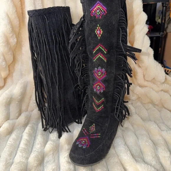 Unbranded 7.5 Black Fringe Embroidered Boho moccasin Boots w/Rubber Grip Soles - Picture 6 of 8